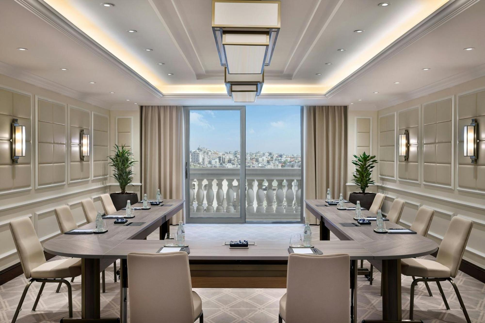The Ritz-Carlton, Amman Hotel Екстериор снимка Meeting room