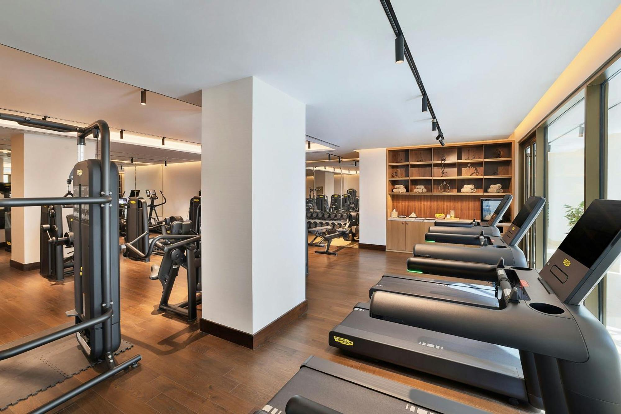 The Ritz-Carlton, Amman Hotel Екстериор снимка The gym at the hotel