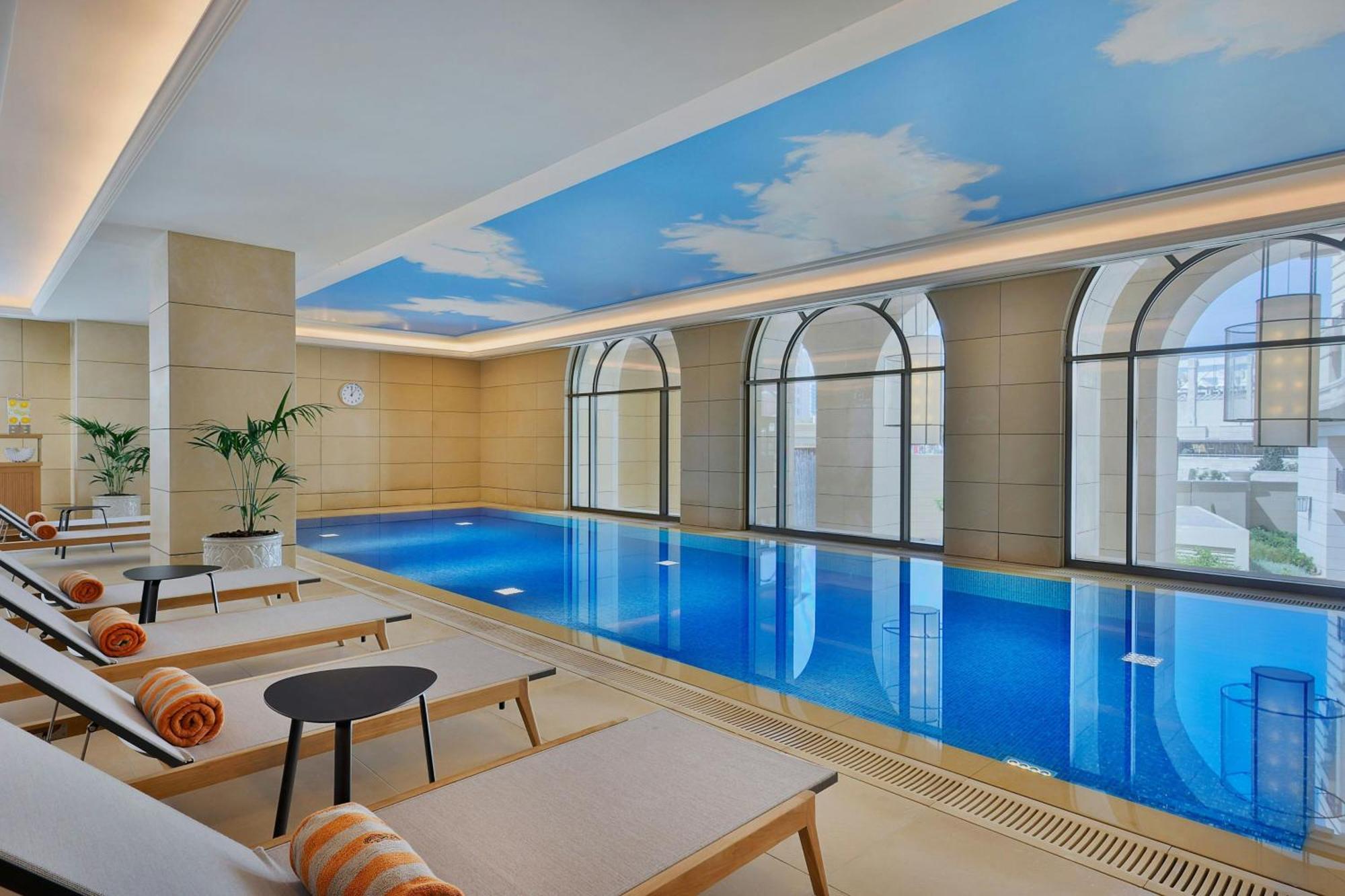The Ritz-Carlton, Amman Hotel Екстериор снимка The pool at the hotel