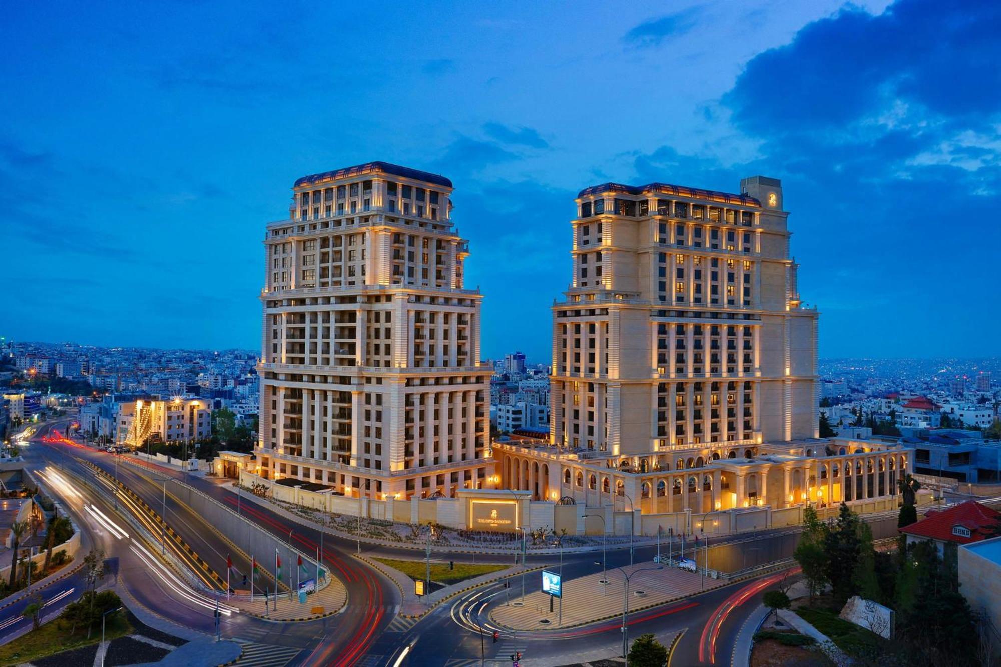 The Ritz-Carlton, Amman Hotel Екстериор снимка The complex at night